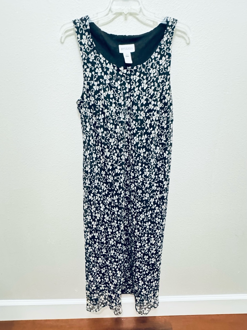 Studio I Black and White Floral Print Maxi Dress